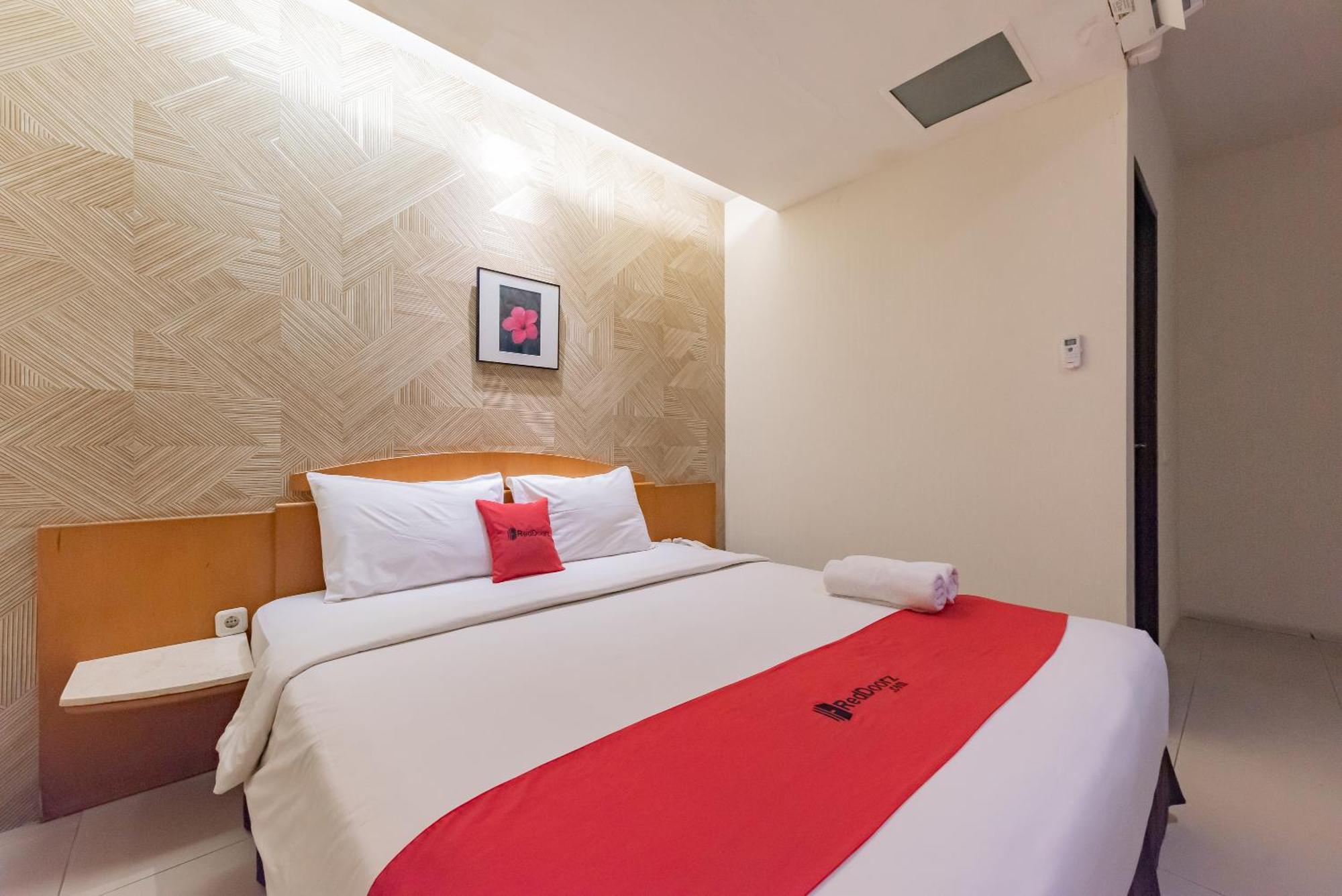 Reddoorz Plus @ Cipaganti Street 3 반둥 외부 사진