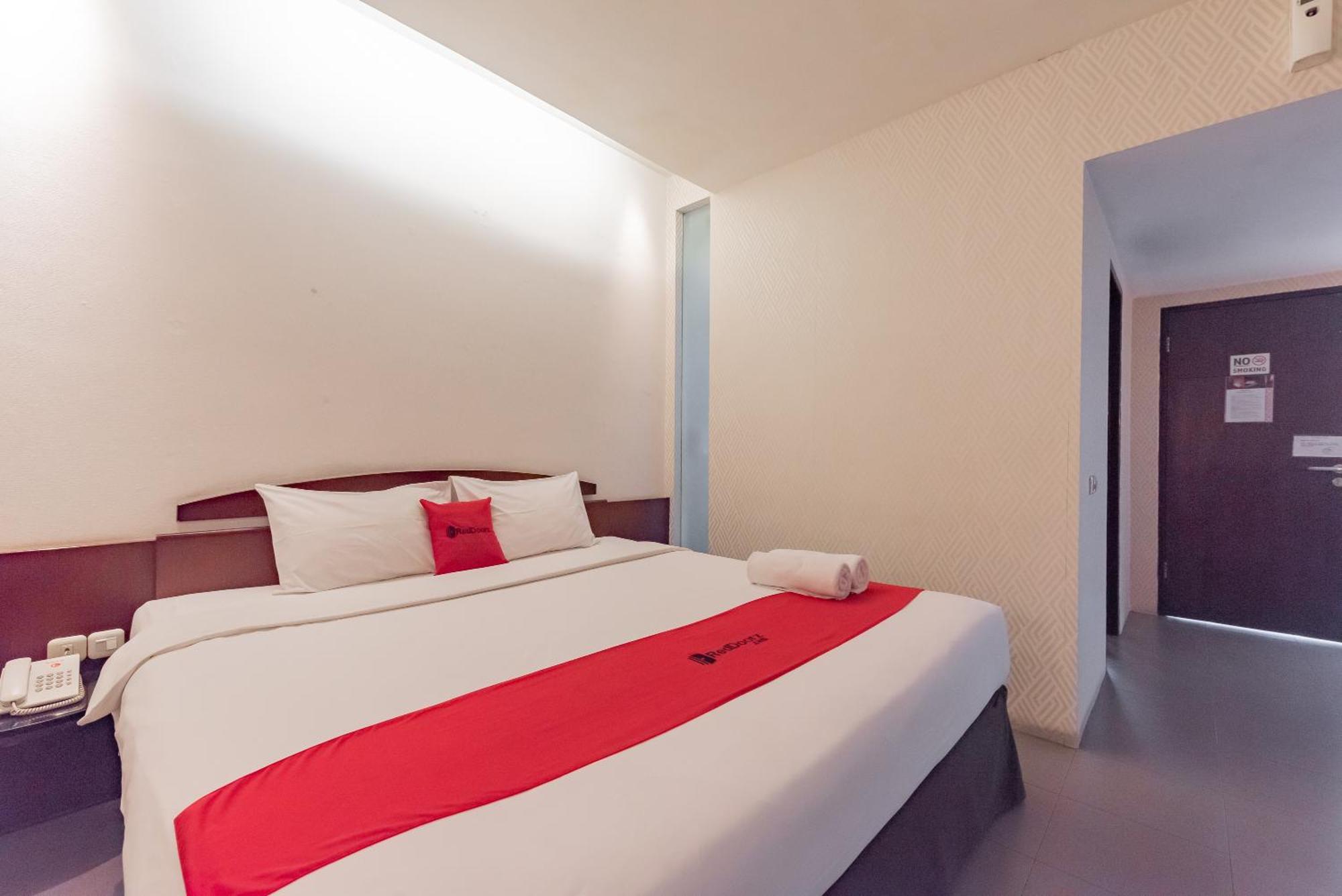 Reddoorz Plus @ Cipaganti Street 3 반둥 외부 사진
